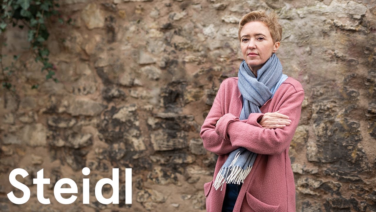 Liz Nugent und ihr neuer Roman »Auf der Lauer liegen« - YouTube