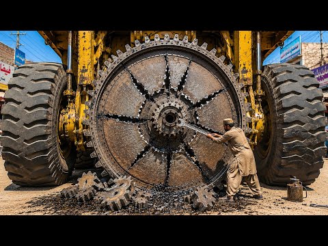     Overloaded Caterpillar Back Gear Failed | $10,000 Pakistani Mechanic Amazing Repair