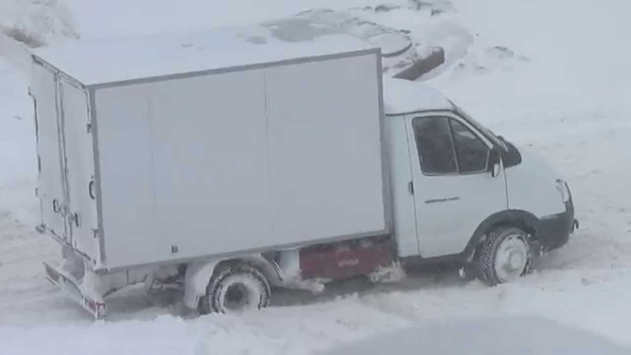 Газель буксует в снегу