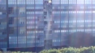 Long Beach, CA courthouse demolition underway (Dec. 23, 2015)