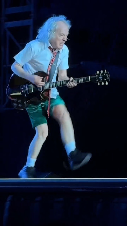 AC/DC live — Angus tears into the solo with a furious Duckwalk! 'Shoot to Thrill' in Tampa! ⚡🎸 #acdc