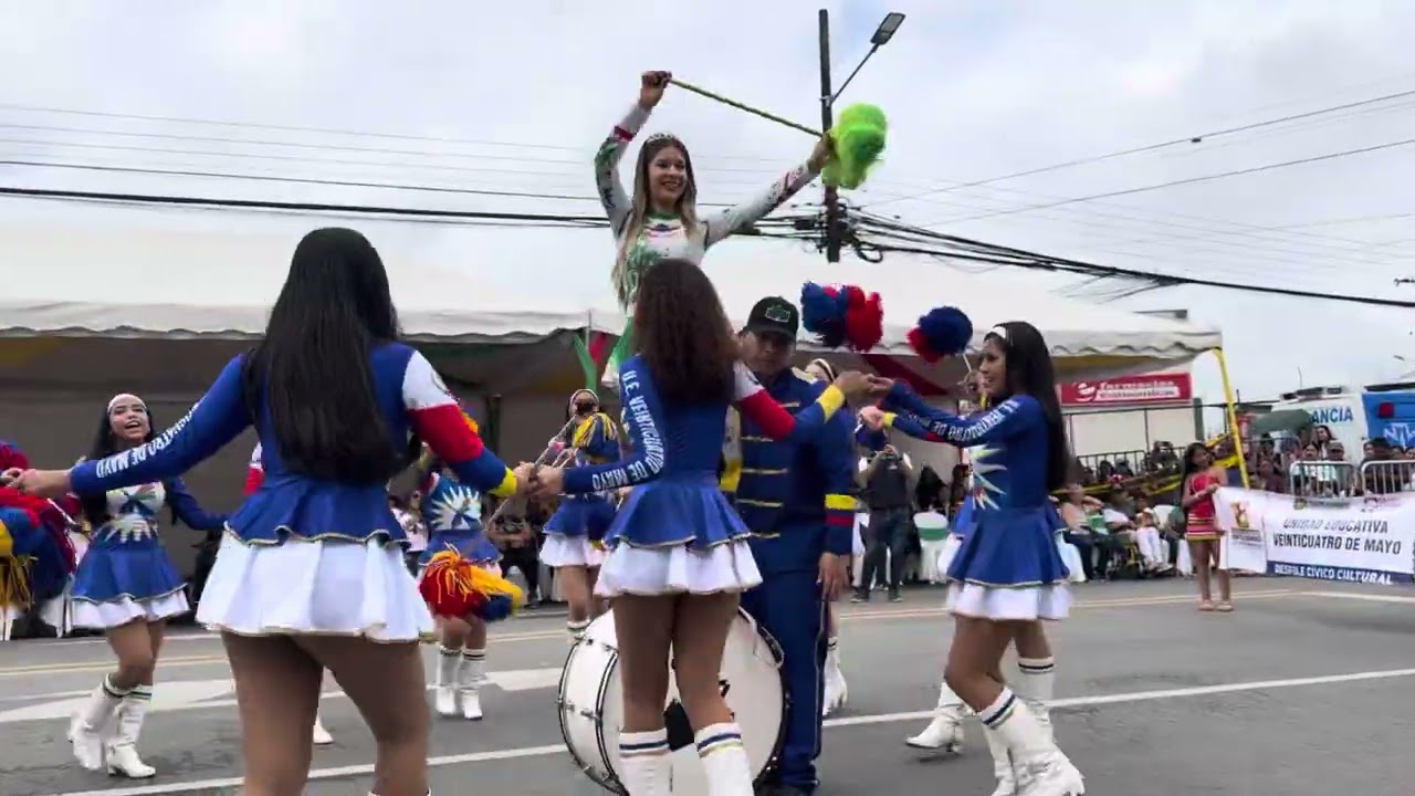 Desfile por los 18 años de Provincialización de Santo Domingo visita de la bastonera Amy Solórzano 
