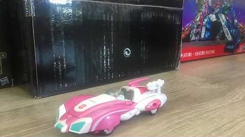 Arcee vs Shatter ( Transformers stop motion)
