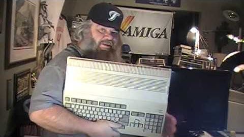Commodore Amiga 500 For Sale On Ebay S/N # 775 Chicken Lips Space Invaders Keys Commodore Key