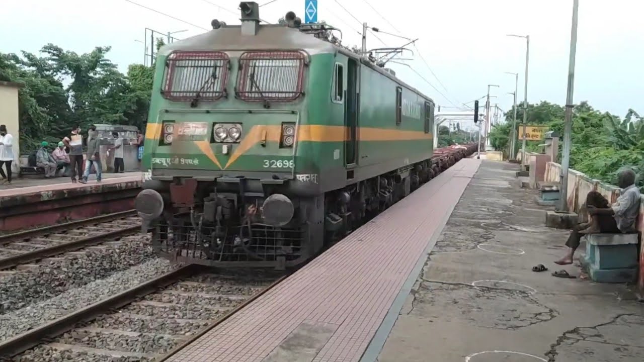 PATRATU WAG9 HC WITH BRNA SKIP BALLY HALT RAILWAY STATION.