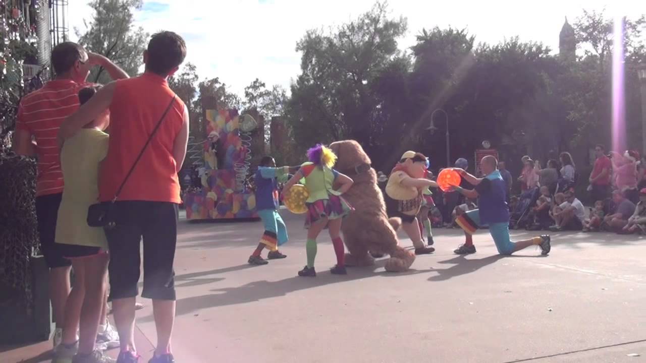 Disney Hollywood Studios' Pixar Pals Countdown to Fun Parade