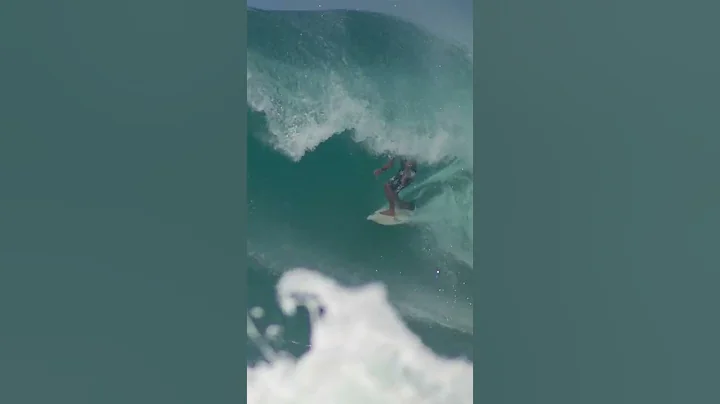SETH MONIZ'S 9.43 RIDE IN THE BILLABONG PIPE PRO F...