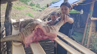 A 15-year-old single mother and her daughter got a wild boar that was enough to eat for a year