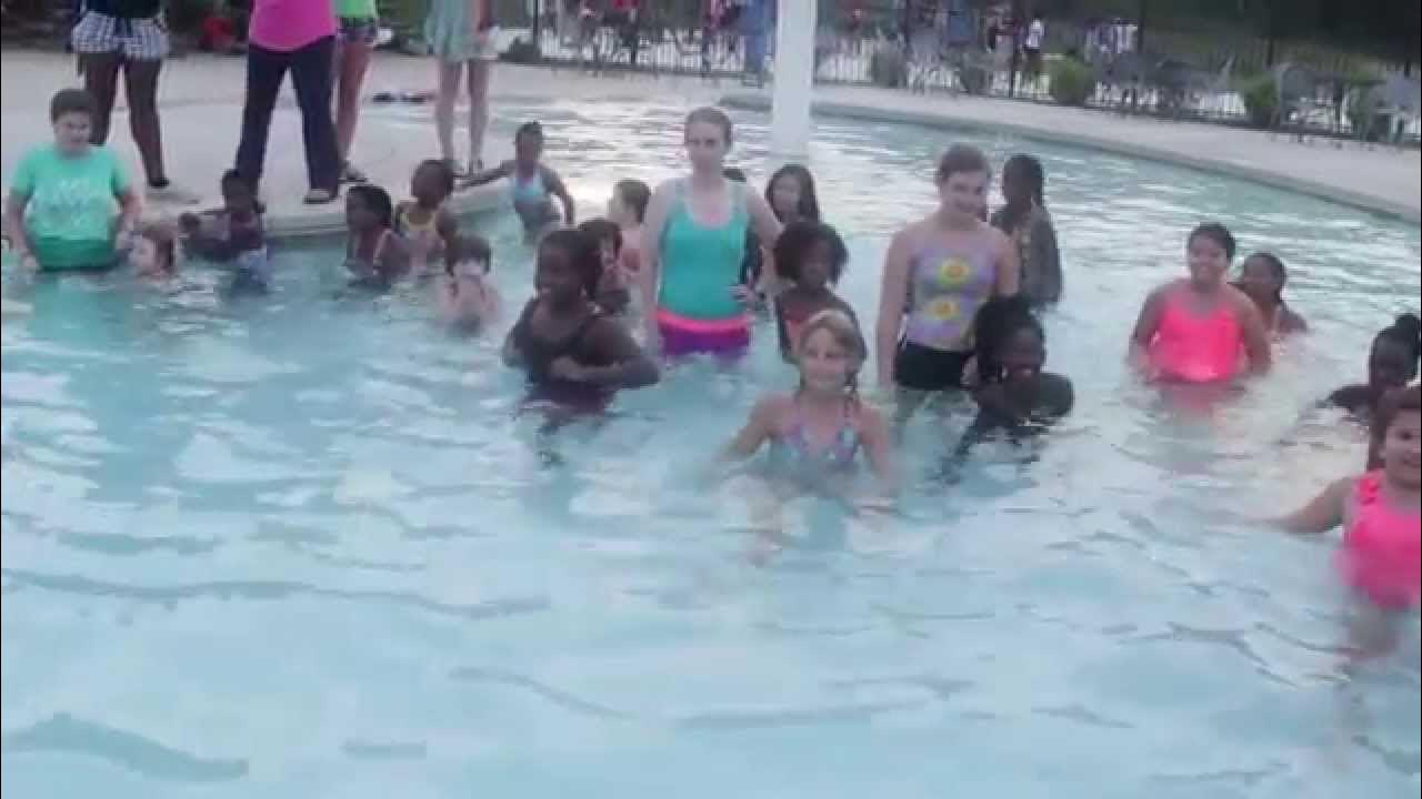 T-Shirt Relay Race - YouTube