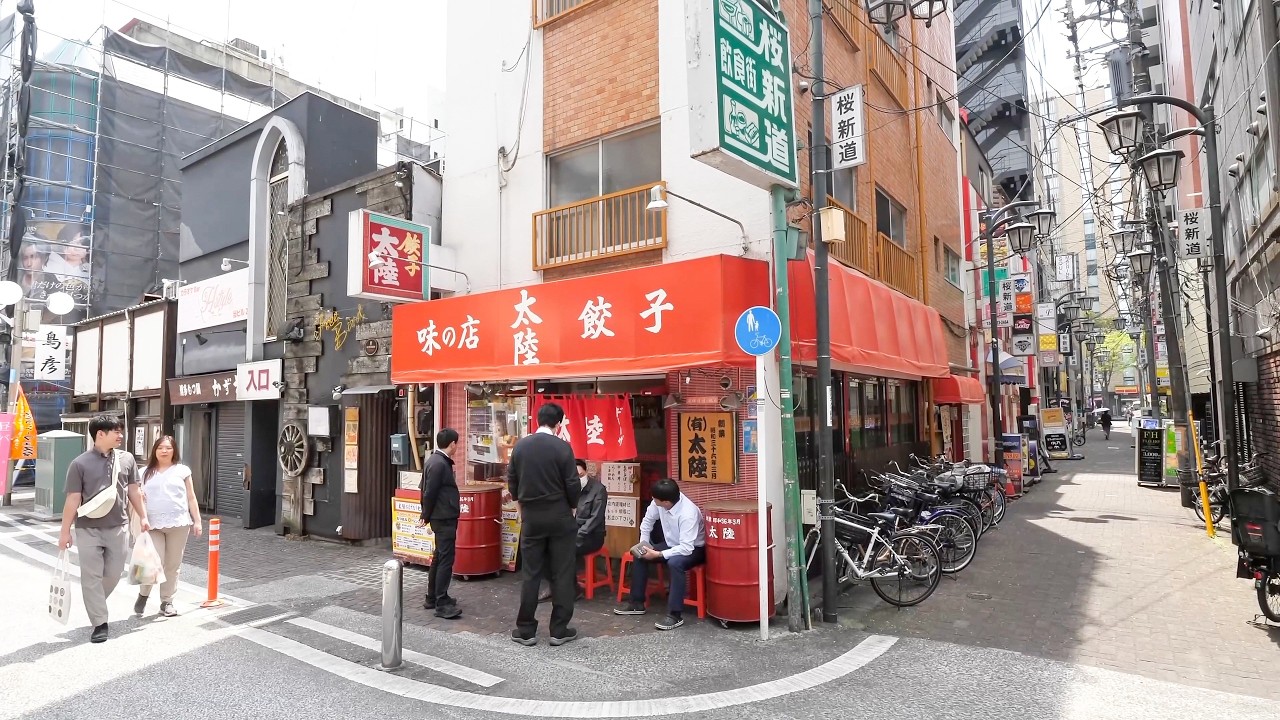 Super BIG fried noodles: Made by a 21-Year-Old Daughter & Her Mom