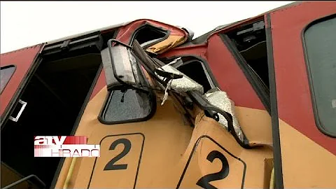 Frontálisan ütköztek a vonatok, a mozdonyvezető kiugrott a szerelvényből