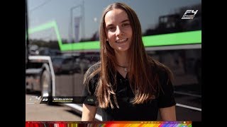 #belengarcia #f4 #formula4we were with belén garcía getting to know
her truck and talking about stage in the formula 4.