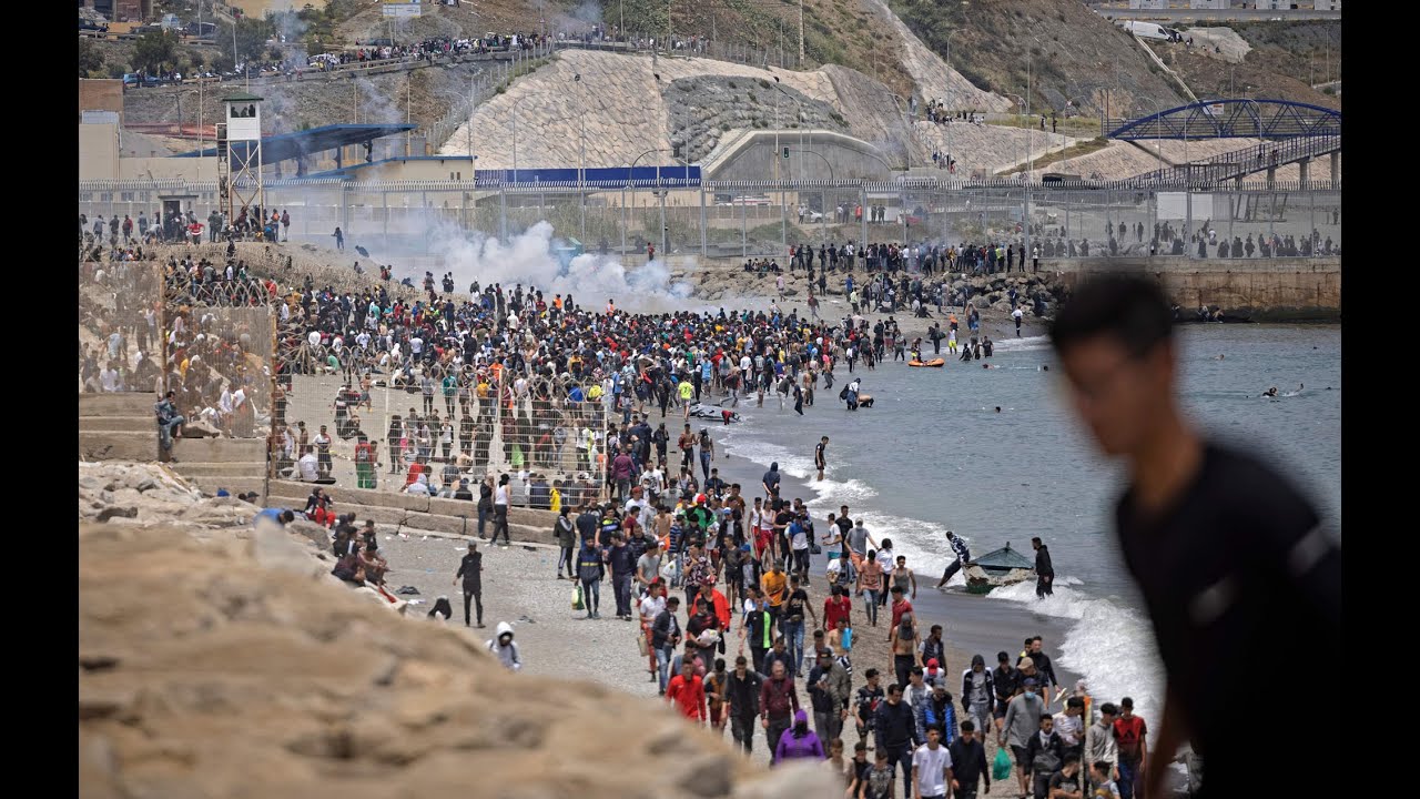 MASSIVE Migrant Caravan Of Undocumented Migrants Headed To The US ...