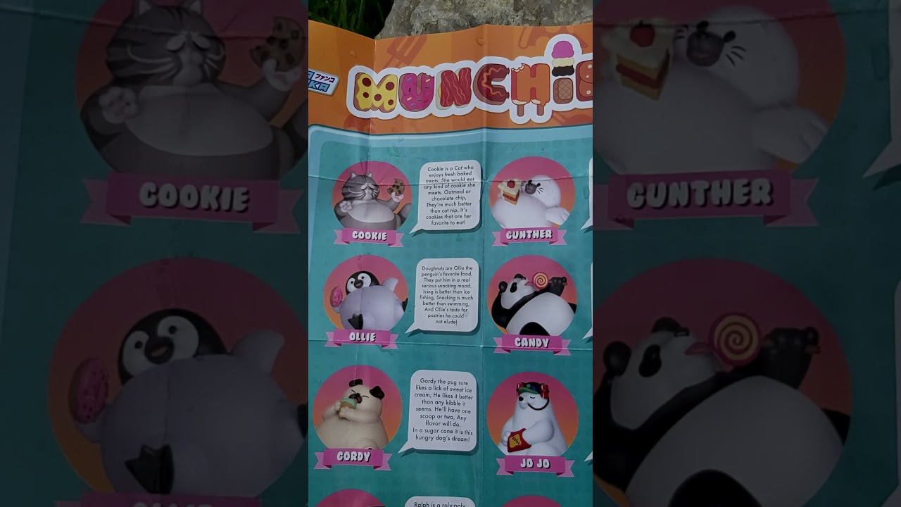 Opening Paka Paka Munchies Ball (panda)