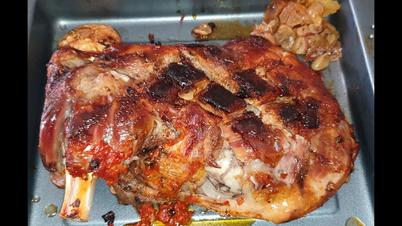 ÉPAULE D'AGNEAU AU FOUR (  tendre et moelleuse à souhait)