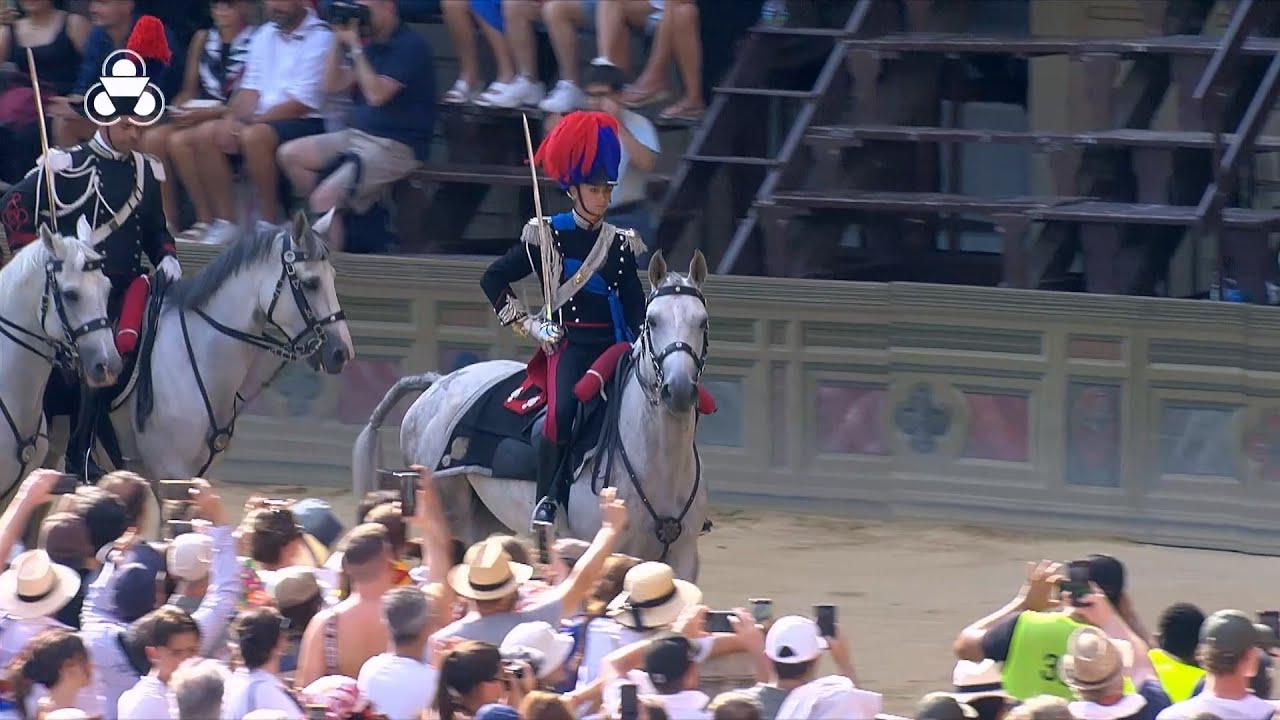 DRAPPELLO DEI CARABINIERI A CAVALLO PALIO DI SIENA 16 AGOSTO 2025