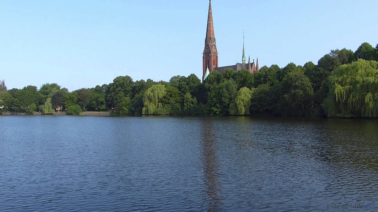 Hamburg, Kuhmühlenteich, St. Gertrud Kirche und Ufer Immenhof, Full HD (1080p) Videobild 1080p 144hz