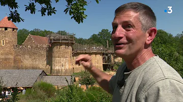 Où est construit le château de Guédelon ?