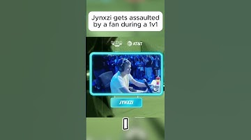 Jynxzi gets assualted by a fan during a 1v1 at TwitchCon