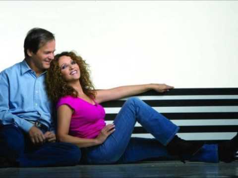 Χνότο με χνότο γέρναμε ... Γλυκερία - Χρήστος Νικολόπουλος