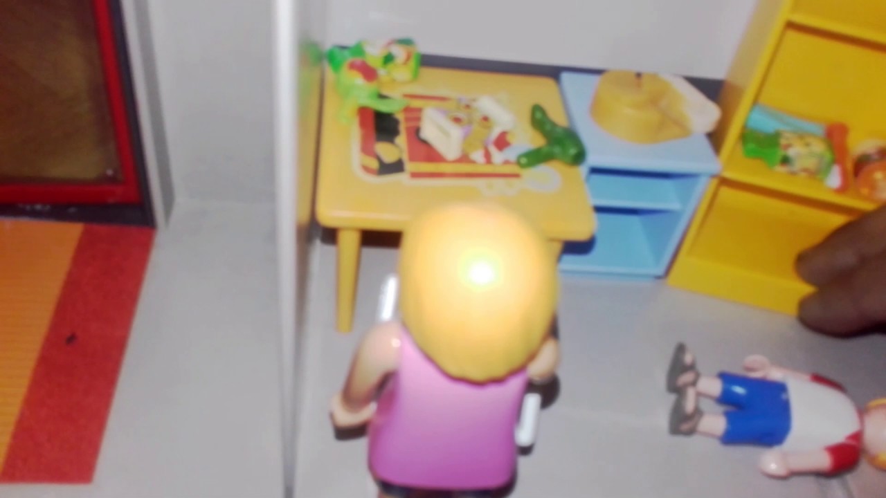 FILM PLAYMOBIL--LES COURSES AU SUOER MARCHÉ -1VIDEO