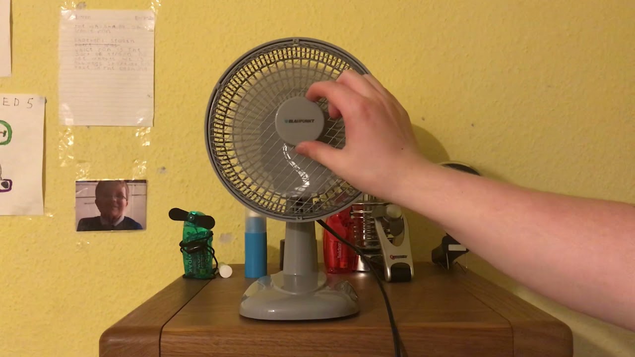 This is a Blaupunkt 6 inch grey desk fan