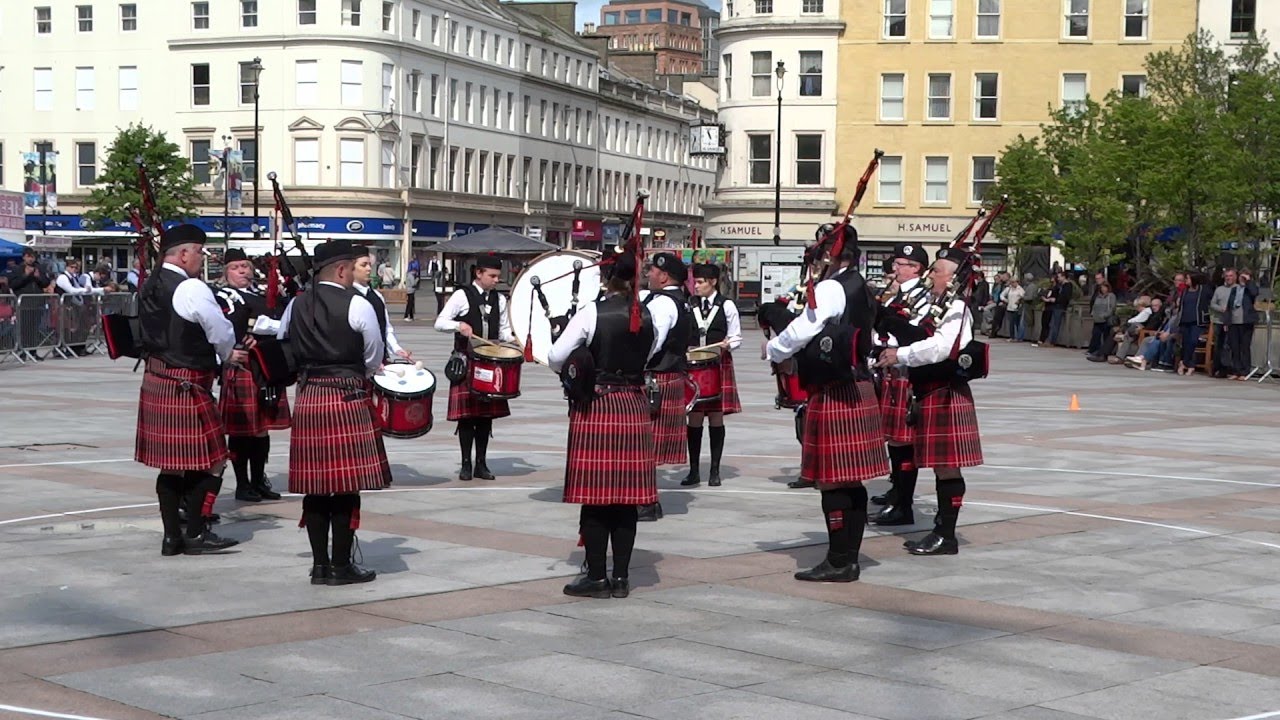 Bagpipes And Drums Music Coupar Angus Burgh Pipe Band Perthshire