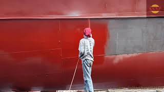 Airless spray painting a ship