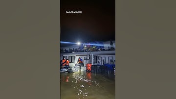 Lũ lụt kinh hoàng tại Thái Lan: Tiếng kêu xé lòng vang trên các mái nhà, người dân cầu cứu khắp MXH