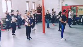 Run the world - Dance like a mother babywearing dance
