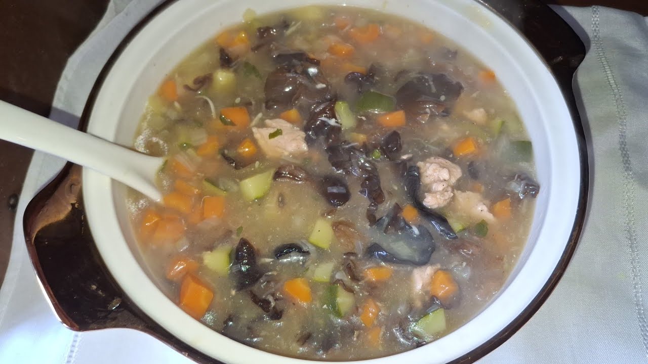 شوربا ديال الحوت بلا حوت كتجي رائعة وبنينة ماتشبعوش منها في هاد رمضان 