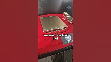 This GOLDEN Wii was made for Queen Elizabeth II #nintendo #gold #wii #gamescom2024 #rare #expensive