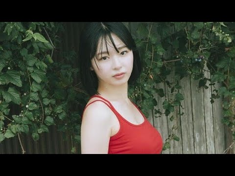 ＜音世鈴＞広島の逸材　初グラビアも話題　ミステリアス美女が鮮やかなブルー水着に