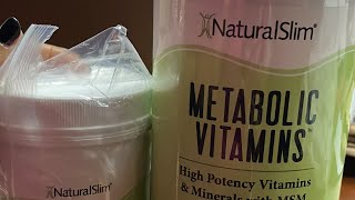 Demostración de SUPLEMENTOS METABÓLIC VITAMINS de NaturalSlim (Frank Suárez) sobre cápsulas vitamina