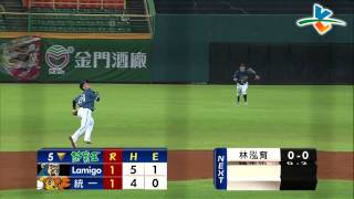 20130911 CPBL 桃猿VS獅 5下 詹帥失去重心也要拼個好球,來個帥氣撲接