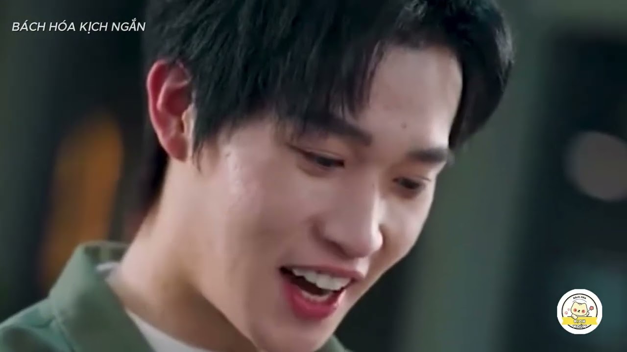 Đôi Mắt Hoàng Kim | Một sinh viên tốt nghiệp đại học vô tình va chạm với một người và kích hoạt