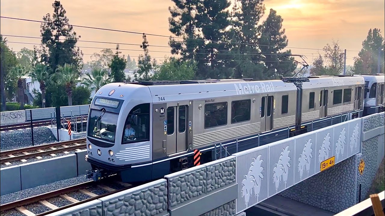 Railfanning All Over Azusa! Metro Gold Line 11/16/2021 - YouTube