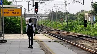 Train No - 2090720908 Sayaji Nagari Express Crossing At Palghar.