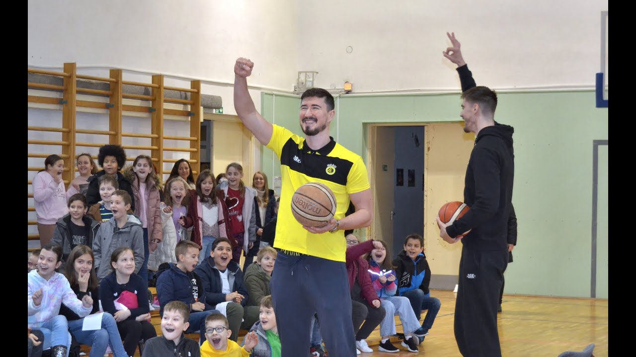 A Szombathelyi Paragvári Utcai Általános Iskolában jártunk!