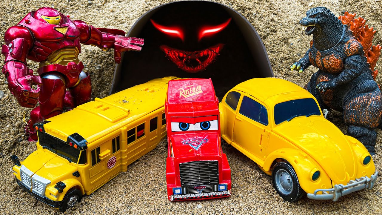 صورة فيديو : Transformers Stop motion – Bumblebee, McQueen & Tobot Robot TRANSPORTING Car Dinosaurs in the cave!