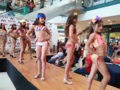 Desfile de modas en cc Sambil valencia