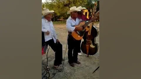 SILVESTRE MOYA , LUPE LOZOYA EN EL EJIDO EL LOBO, ...
