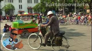 Download lagu Old Bike Steadicam | Kotatua, Jakarta 2011 (Reggae)