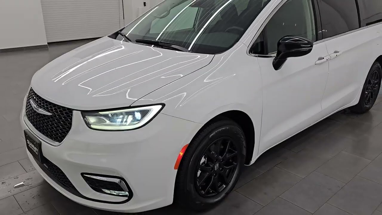 Thumbnail for 2024 CHRYSLER PACIFCIA TOURING L STOW N GO BRIGHT WHITE 4K WALKAROUND 26C1A