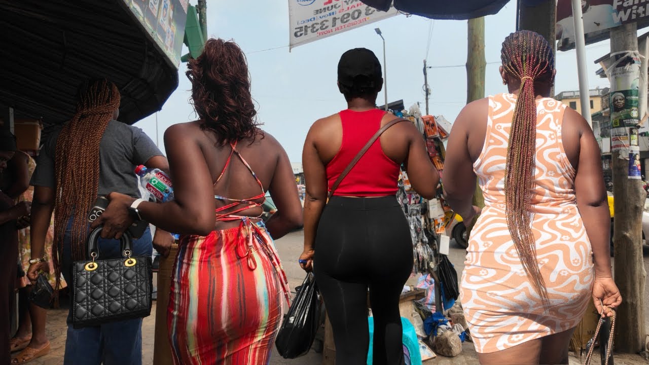 BEAUTIFUL AFRICAN WOMEN MAKING GHANA STREETS BUZZ  