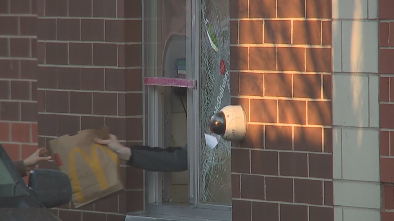 Fight involving gun at Milwaukee McDonald's ended with 2 arrests