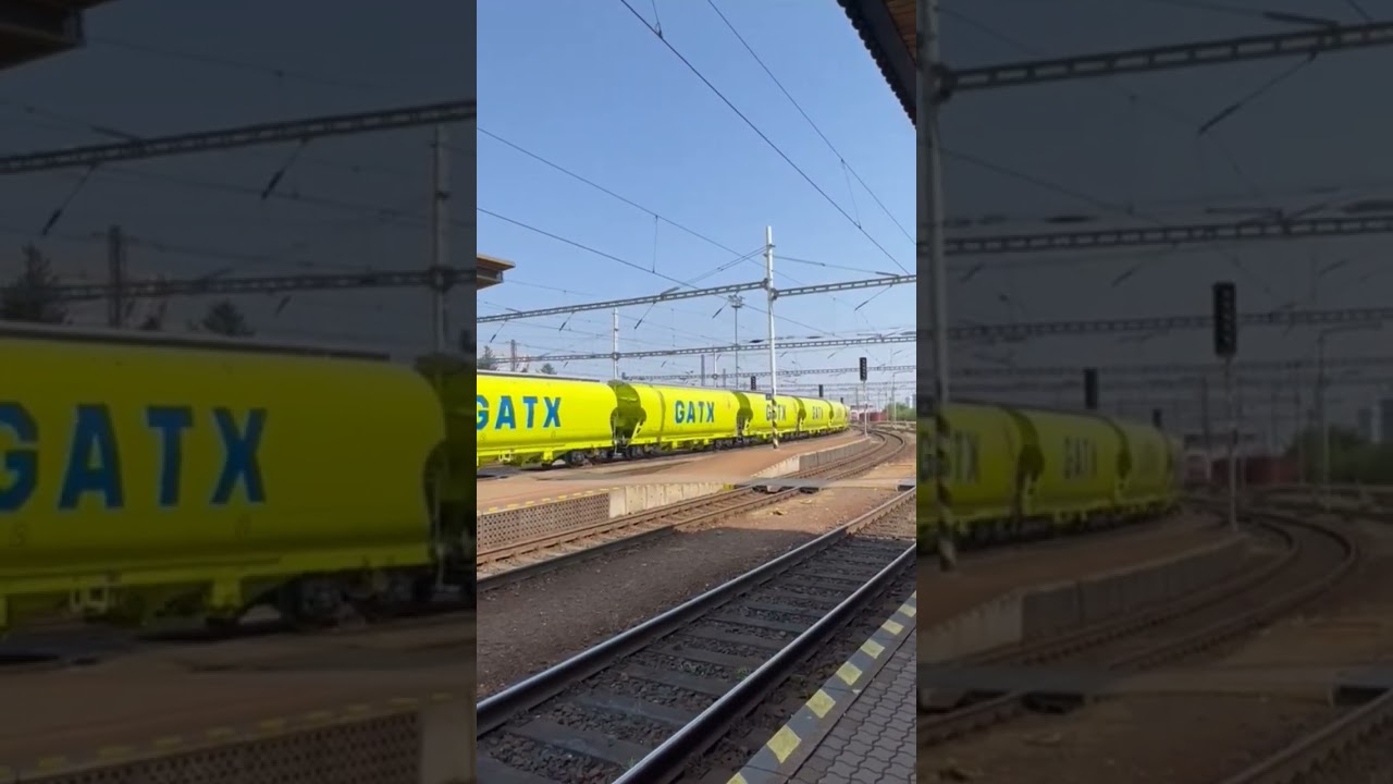 Siemens Vectron with extra-long freight train