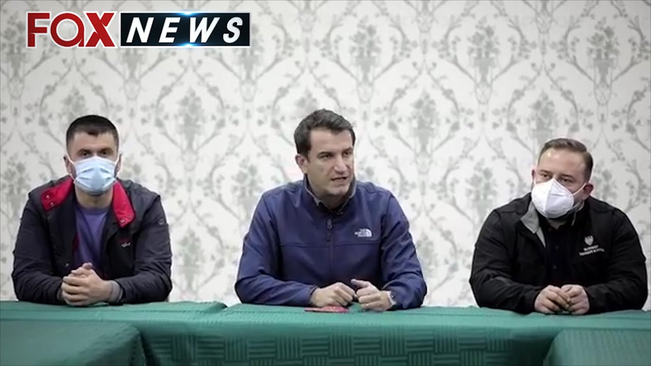 Erion Velija me sipërmarrësit  dhe punëtorë të Rrogozhinës