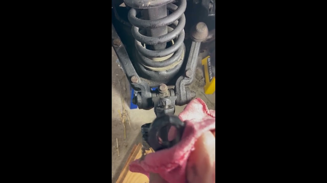 TR3 Vertical link and trunnion play