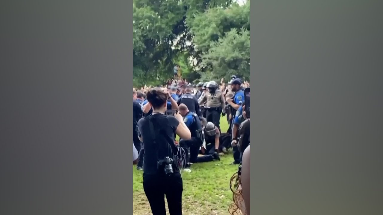 Troopers arrest protesting students at University of Texas | VOA News ...